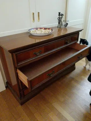 Vecchio Comò con guide dei cassetti da sistemare☺️