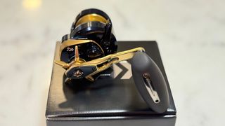 Carrete Daiwa Saltiga 15HL Nuevo