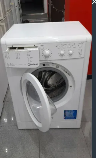 Lavadora y Secadora Indesit Blanca como nuevo
