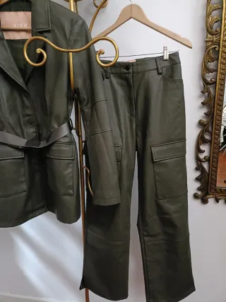 Conjunto Casaco e Calças Cargo Verde