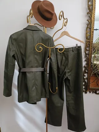 Conjunto Casaco e Calças Cargo Verde