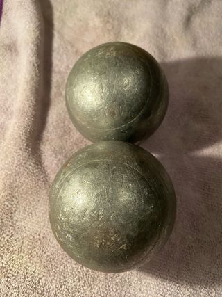 Vendo dos bolas JB no sé le be la marca