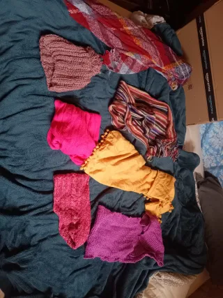 Set di sciarpe e accessori a maglia