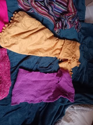 Set di sciarpe e accessori a maglia
