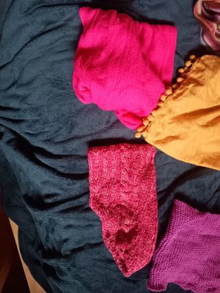 Set di sciarpe e accessori a maglia