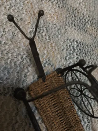 Botellero rústico forja y mimbre con asa