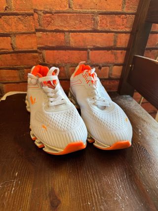 Scarpe da corsa bianche e arancioni 40 taglia