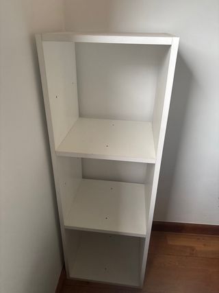 Estantería blanca de madera