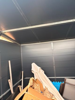 Caseta de resina gris con ventana