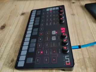 IK Multimedia UNO Synth