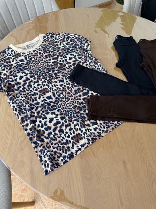 Lote Camiseta Animal Print y Leggings