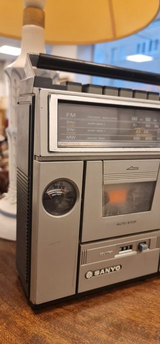 Radio Cassette Sanyo M2438K Plata