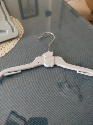 Perchas bebé marca hippOs (Pack 20)