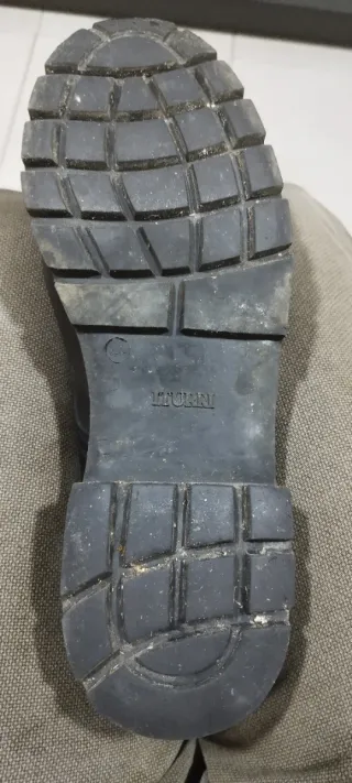 Botas de trabajo negras marca ITURRI