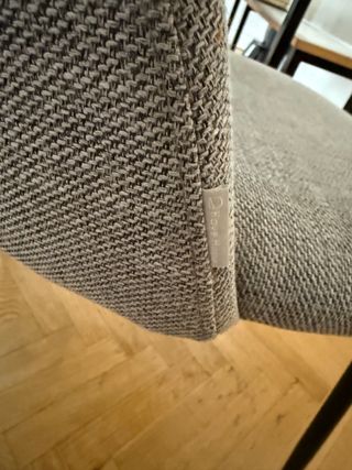 Silla Kave Home tapizada gris