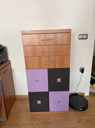 Armario puertas correderas madera y cristal.