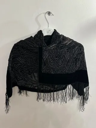 Sciarpa nera con perline e frange 100% SETA