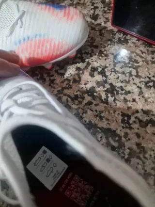 Botas de fútbol blancas