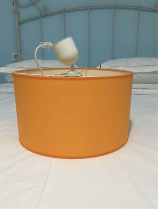 Lámpara de techo naranja