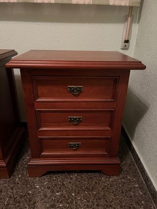 Mesitas de noche de madera maciza