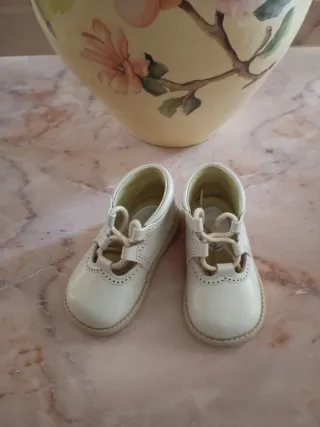 Zapatos crema niño cordones