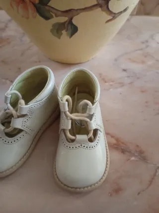 Zapatos crema niño cordones