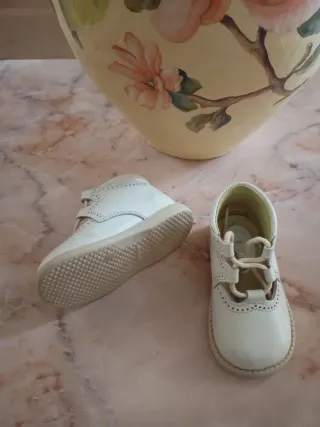 Zapatos crema niño cordones