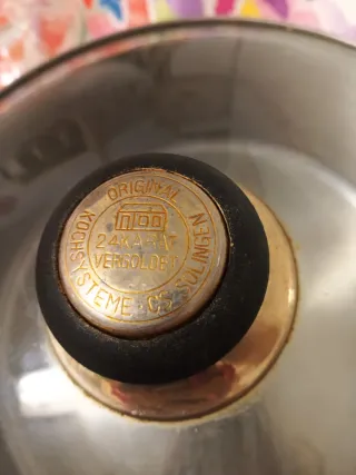 Olla grande de metal con tapa de cristal 25 cm.