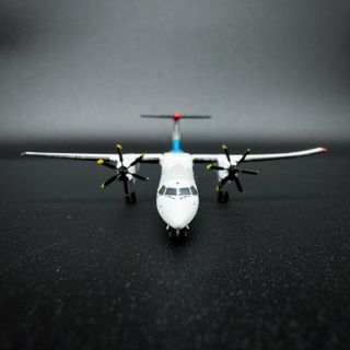 Maqueta Avión Bombardier Q400 Luxair 1:400