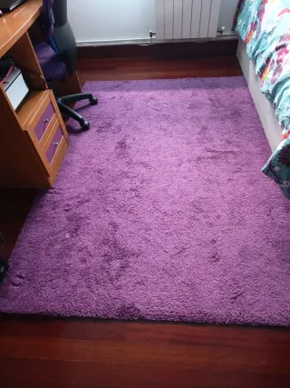 Alfombra púrpura de poliéster