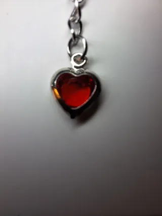 Orecchini pendenti cuore strass rosso argento