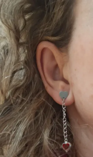 Orecchini pendenti cuore strass rosso argento