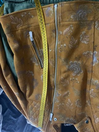 Chaqueta Desigual floral dorada