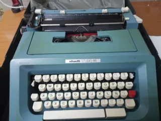 Máquina de escribir Olivetti Studio 46