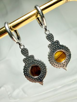 Pendientes de plata con piedra ojo de tigre
