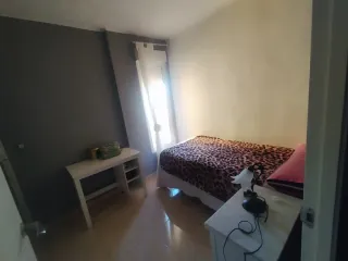 Habitación con terracita propia luz y agua incluid