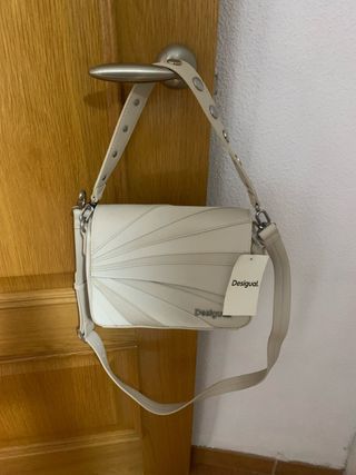 Bolso Desigual bandolera beige y blanco