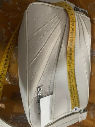 Bolso Desigual bandolera beige y blanco