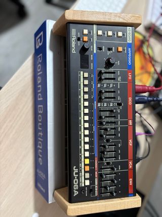 Roland JU-06A Boutique Sintetizador