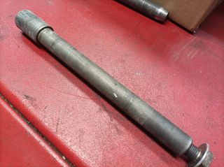 Eje delantero Yamaha R1 2008