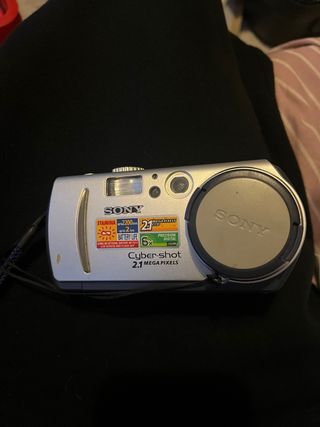 Cámara Sony Cyber-shot 2.1 MP Retro