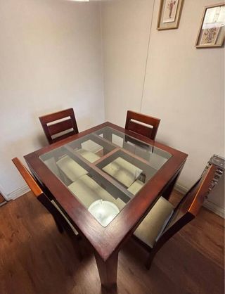 Comedor de madera y cristal