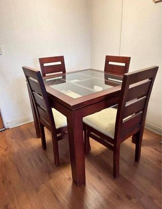 Comedor de madera y cristal