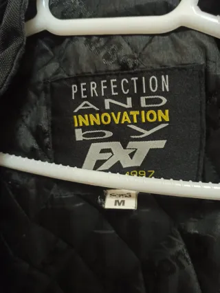 Chaqueta de moto negra