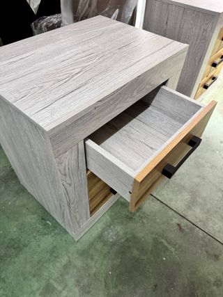 Mesita de noche 3 cajones madera