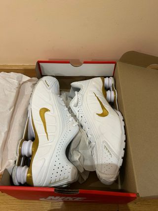 Nike Shox R4 Blancas y Doradas Talla 42