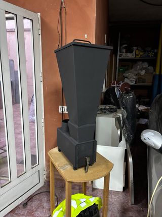 Estufa de policombustible negra