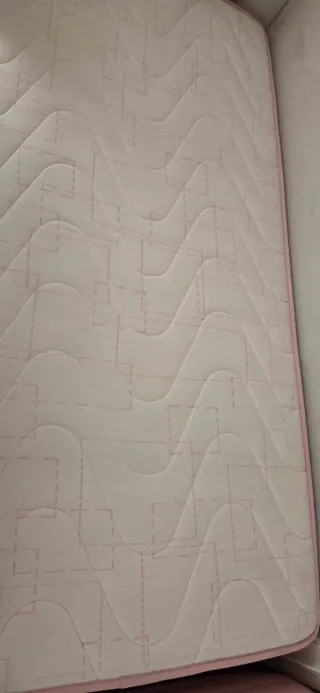 Canapé, colchón y quitamiedos infantil