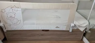 Canapé, colchón y quitamiedos infantil