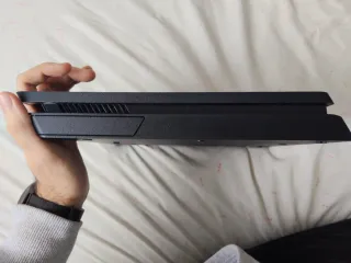 PS4 Slim Negra + Mando + Cables